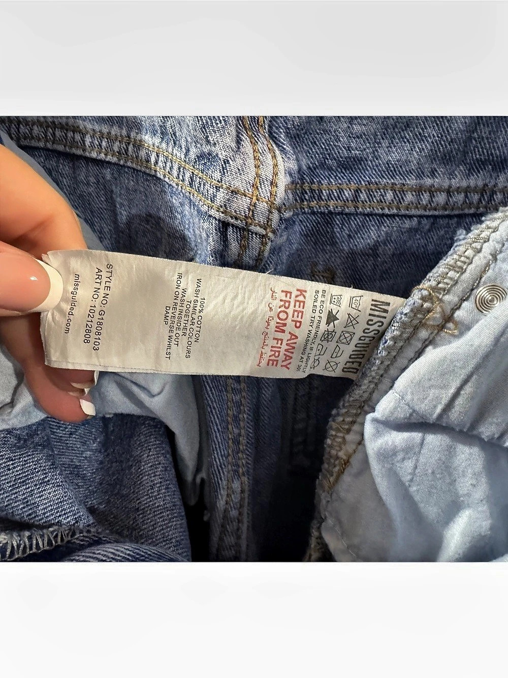 Missguided Riot High Rise Mom Jeans - Picture 6 of 6